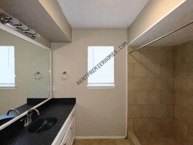 Photo - 2401 NW 115th St House