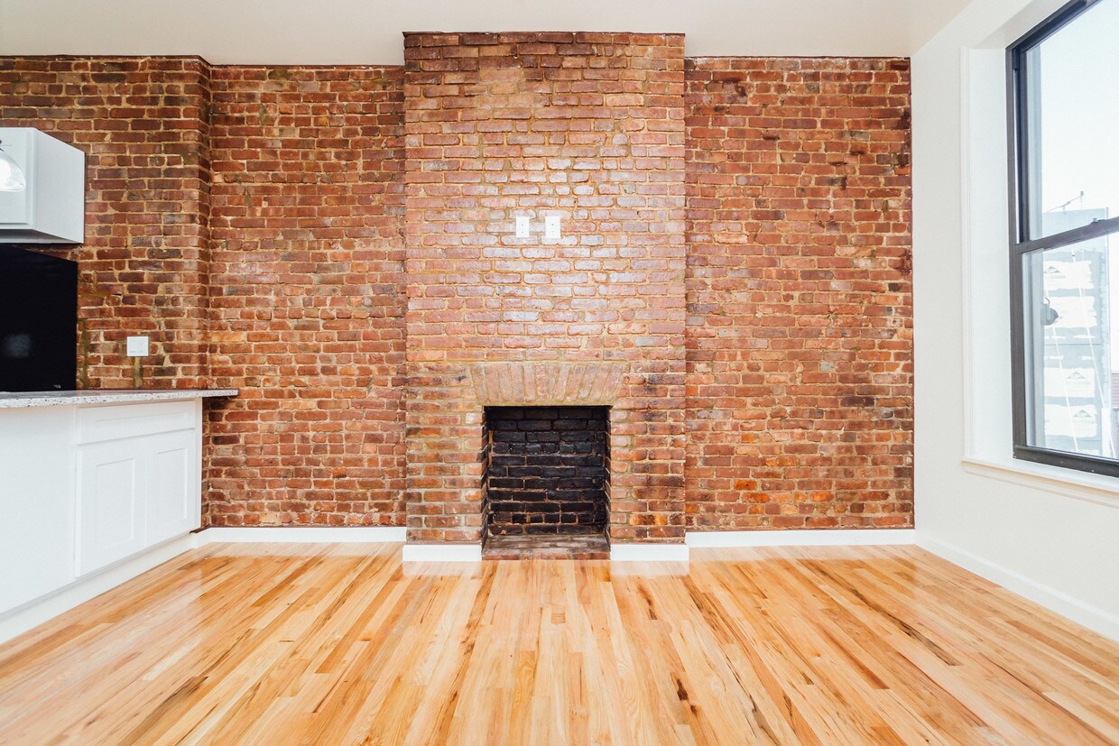 Primary Photo - 736 Leonard St