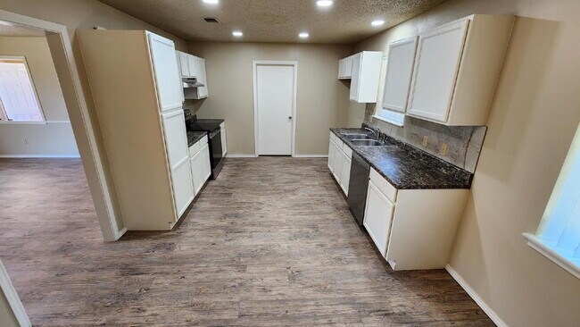 Foto del edificio - Half off first full month's rent/Southwest...