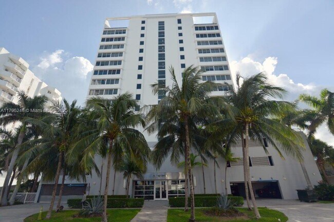 Foto del edificio - 7929 West Dr