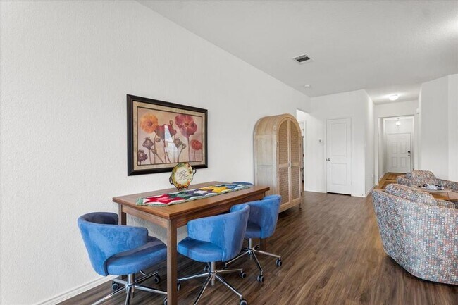 Foto del edificio - 3113 Fresh Spring Rd