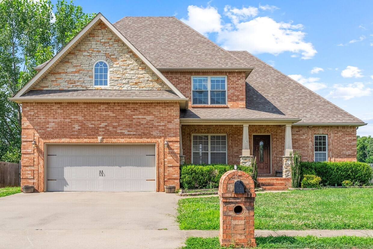 Primary Photo - Large home in Farmington Subdivision