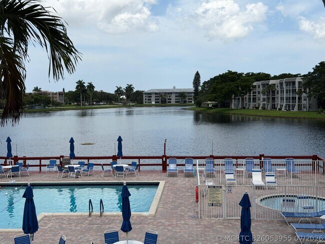 Foto del edificio - 9470 Live Oak Pl