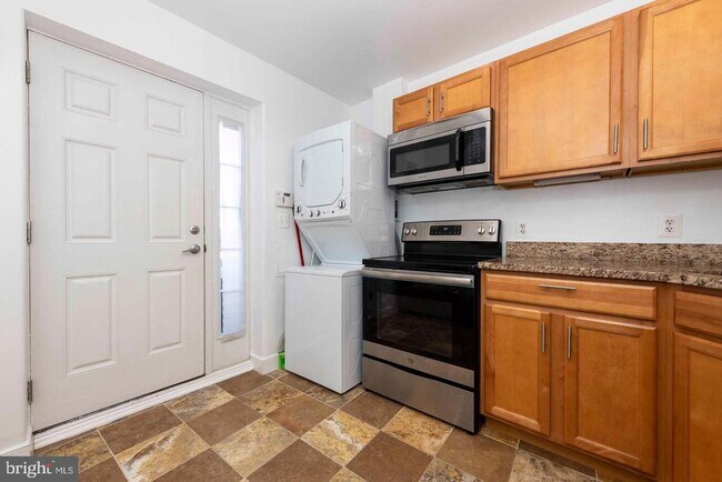 Foto del edificio - 514 Hobart Pl NW