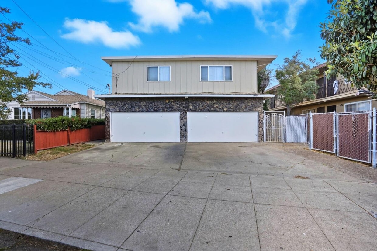 Primary Photo - 9034 Hillside St