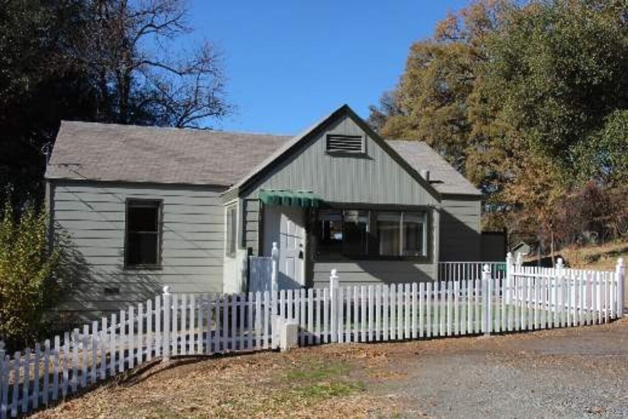 18476 Madrone St, Tuolumne, CA 95379 House Rental in Tuolumne, CA