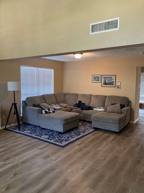 Foto del edificio - 14562 Oak Chase Dr