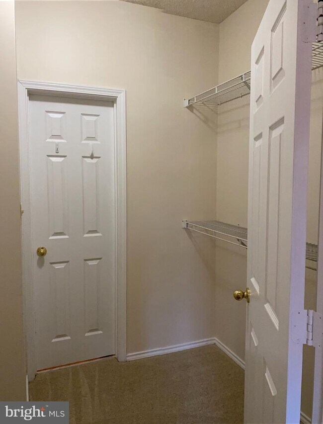 Building Photo - 13081 Autumn Woods Way