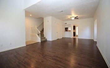 Building Photo - 800 Country Pl Dr