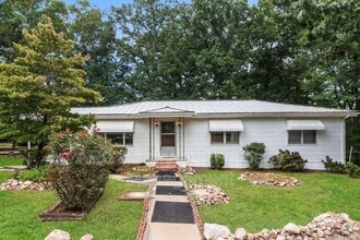 Building Photo - 6822 Wallis Dr