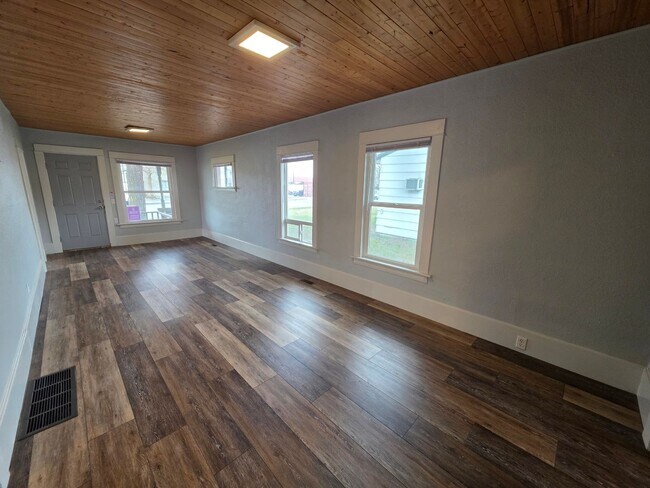 Foto del edificio - Beautifully Remodeled Home