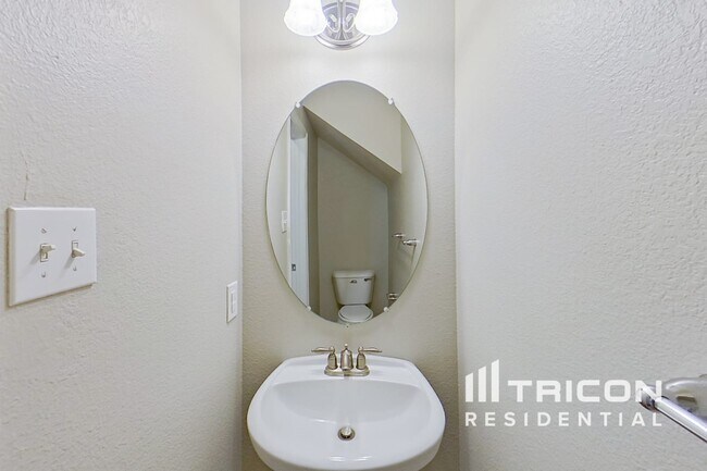 Foto del edificio - 15904 Alvarado Dr