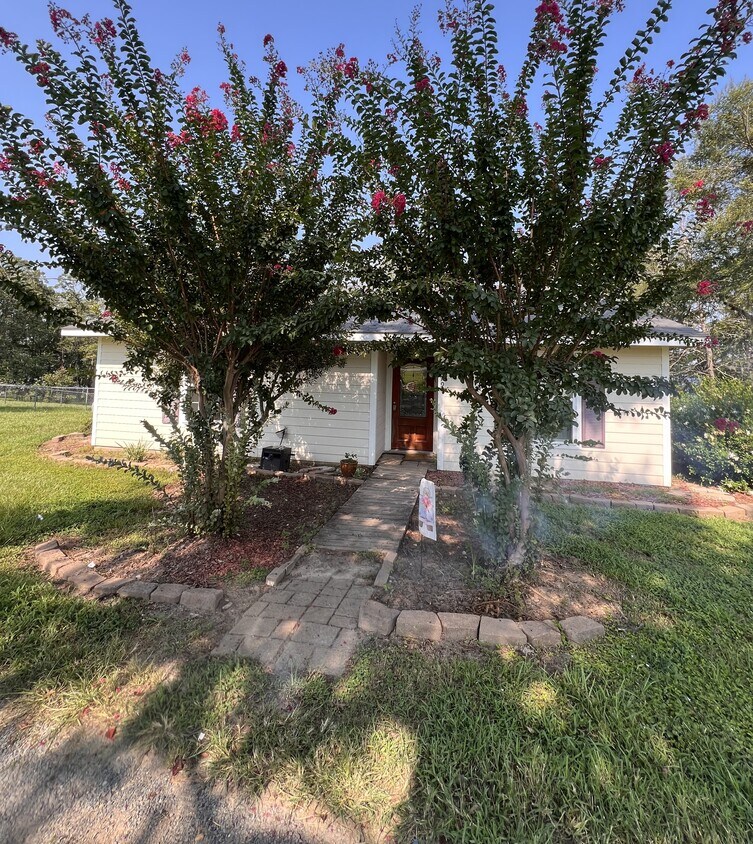 Primary Photo - 219 Lonesome Ln