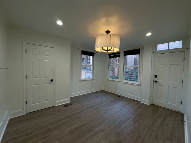 Building Photo - 807 Park Ave