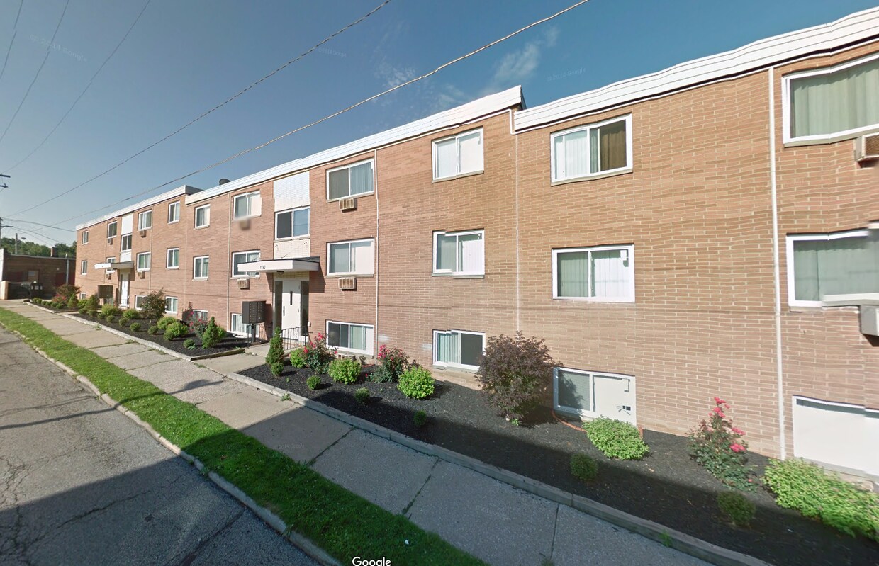 Primary Photo - 1382 Clarence Ave