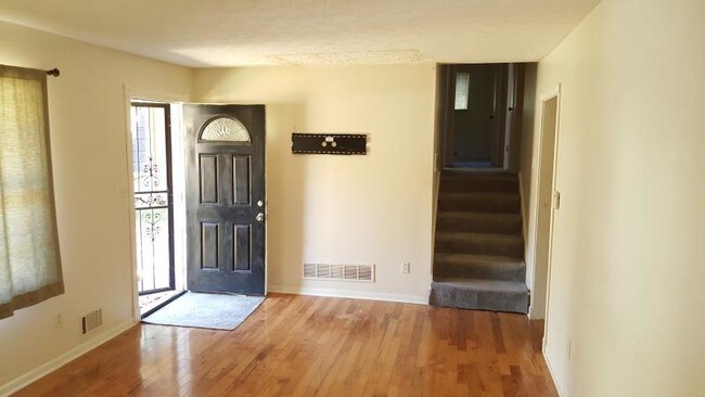 Foto del edificio - 6902 Maddox Rd