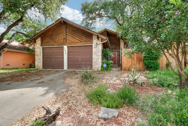 Building Photo - Charming One-Story Home with Mature Oak Tr...