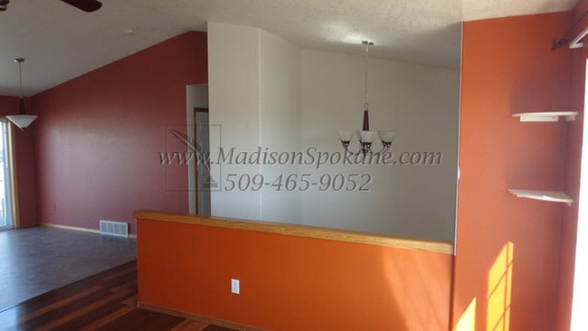 Building Photo - 723 E Tara Lee Ave