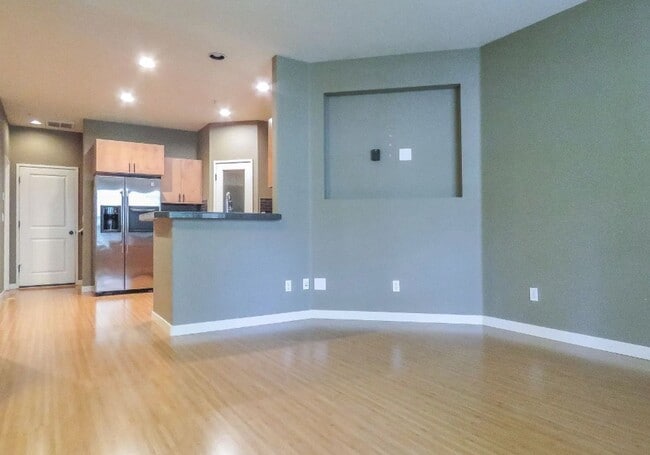 Building Photo - Beautiful 2br/2.5ba Townhome in Arbor Parc...