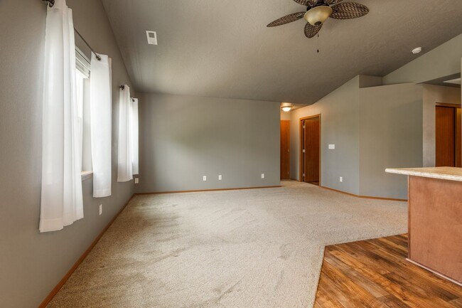Building Photo - Charming Single-Level Home with Modern Com...