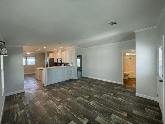 Building Photo - 906 Guadeloupe W