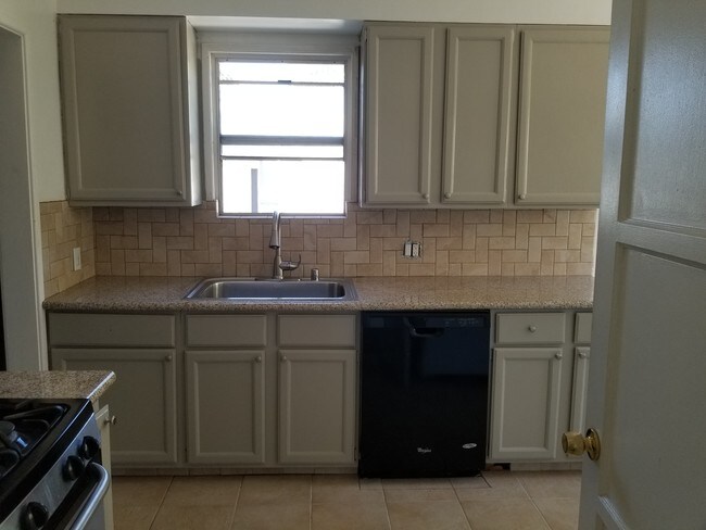 Building Photo - 4218 La Salle Ave