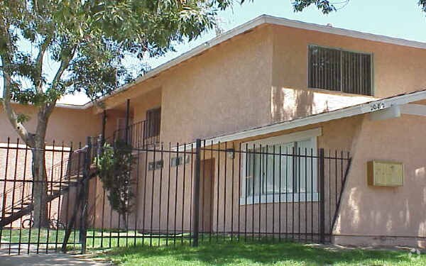 Primary Photo - 2082 E 19th St