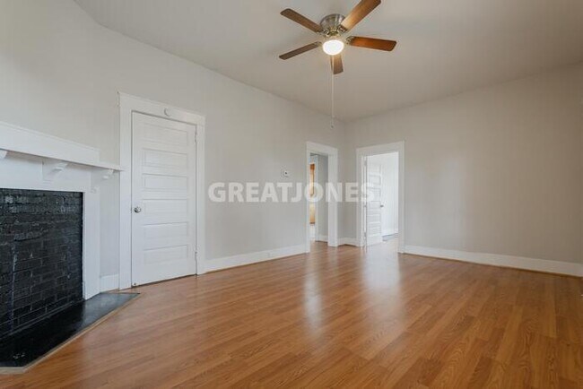 Building Photo - 465 Poplar St