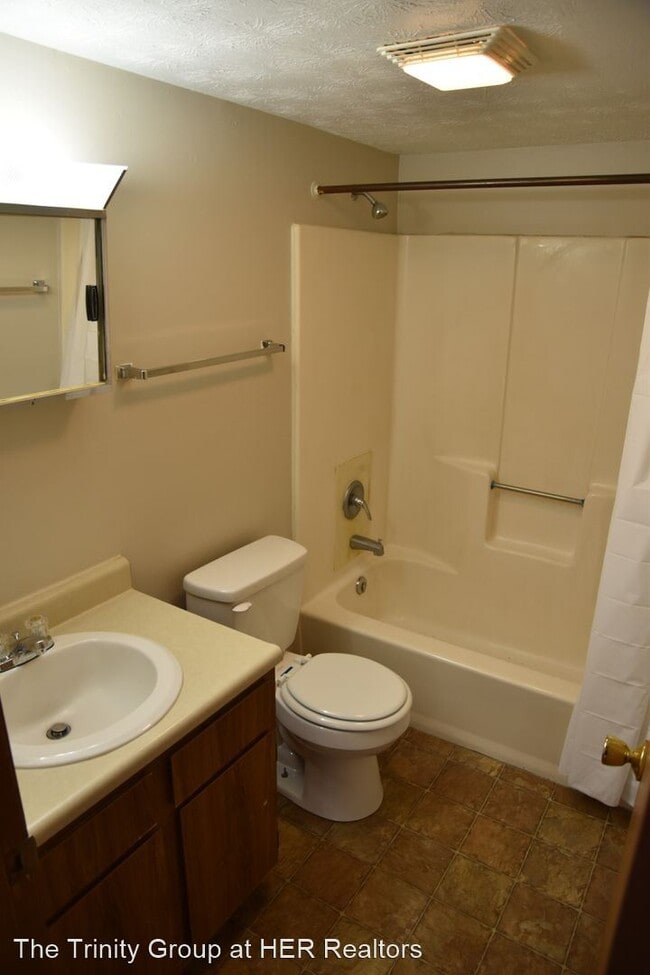 Building Photo - 1236 Green Valley Dr