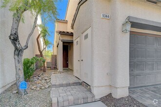 Building Photo - 9344 Vista Waters Ln