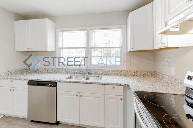 Building Photo - NOW OFFERING $250 OFF THE FIRST FULL MONTH...