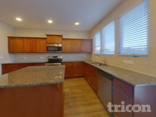 Building Photo - 3313 Pikes Peak Dr