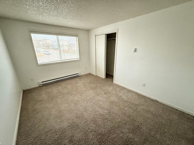 Building Photo - 418 Kings Ct