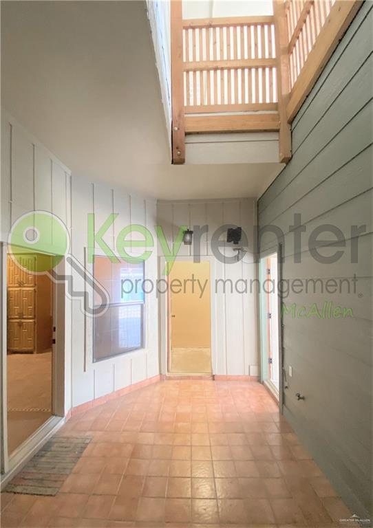 Foto del edificio - 1105 Redbud Ave