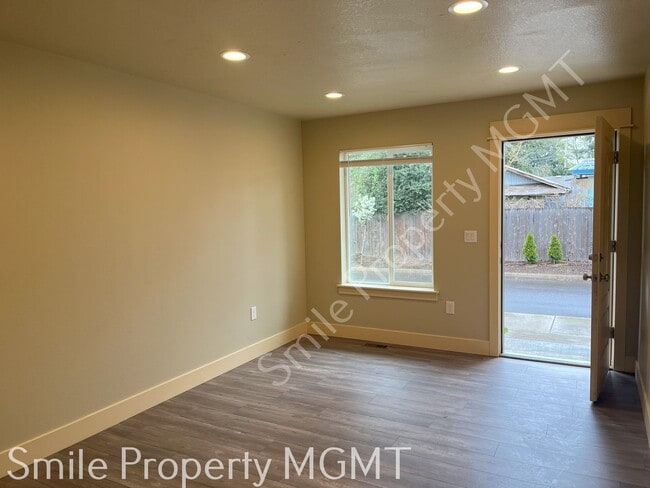 Building Photo - single house