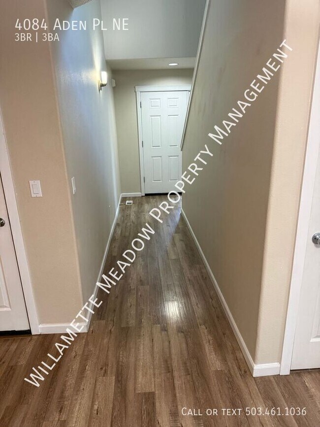 Foto del edificio - 4084 Aden Pl NE