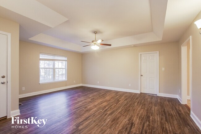 Building Photo - 718 White Oaks Cir