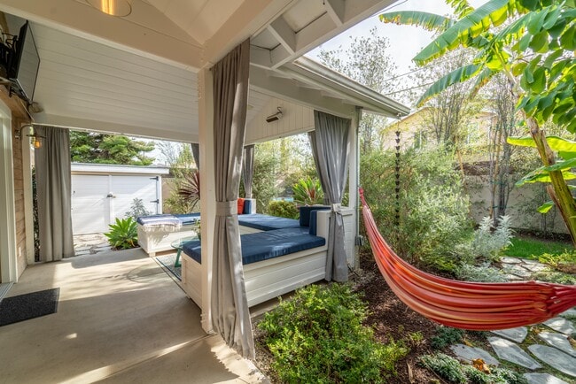 Building Photo - 10949 Aletta Ave