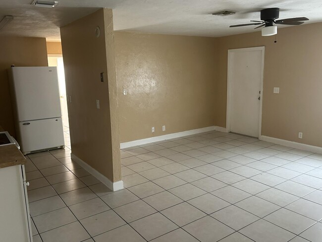 Building Photo - 606 Douglass Ave