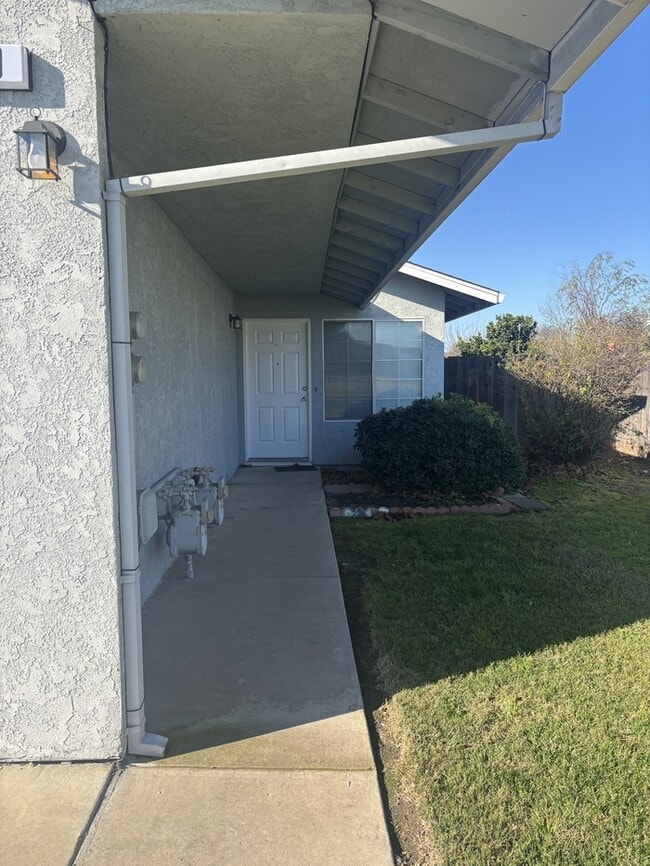 Building Photo - 230 Ventanas Ave