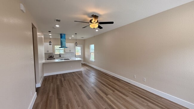 Building Photo - 2619 Creekview Dr