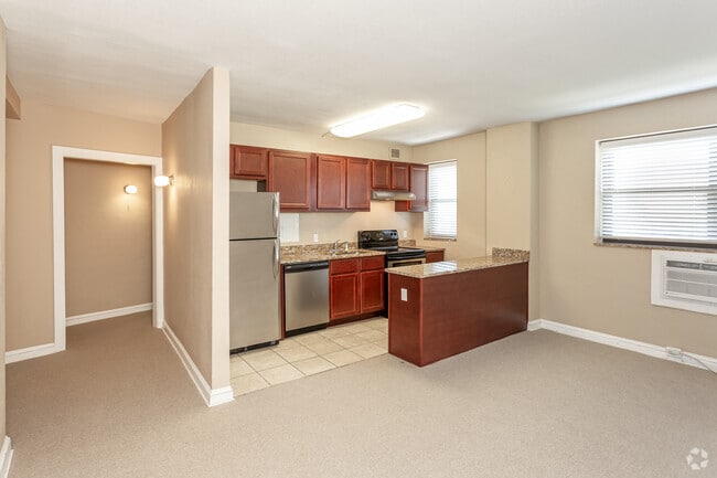 2BR, 1BA - 708 SF - Convent Gardens Apartments