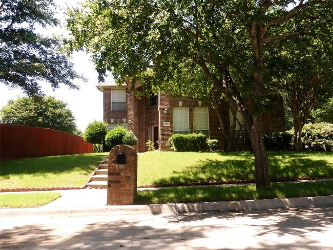 Building Photo - 3029 Golden Gate Dr