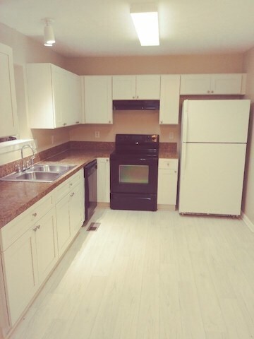 Foto del edificio - Now Available! 4 bedroom 3 baths