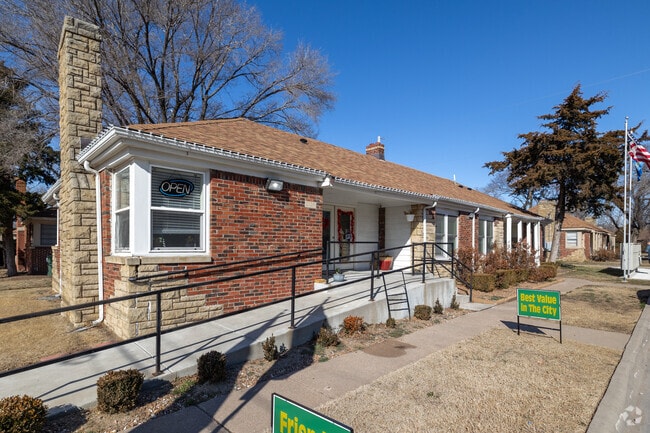 Building Photo - The Elms Apartments