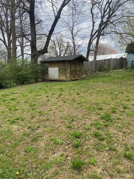 Foto del edificio - 104 Oak Ave