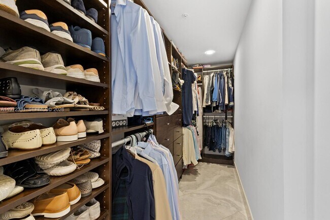 Foto del edificio - 888 Brickell Key Dr