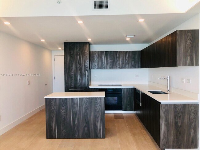 Foto del edificio - 3131 NE 7th Ave