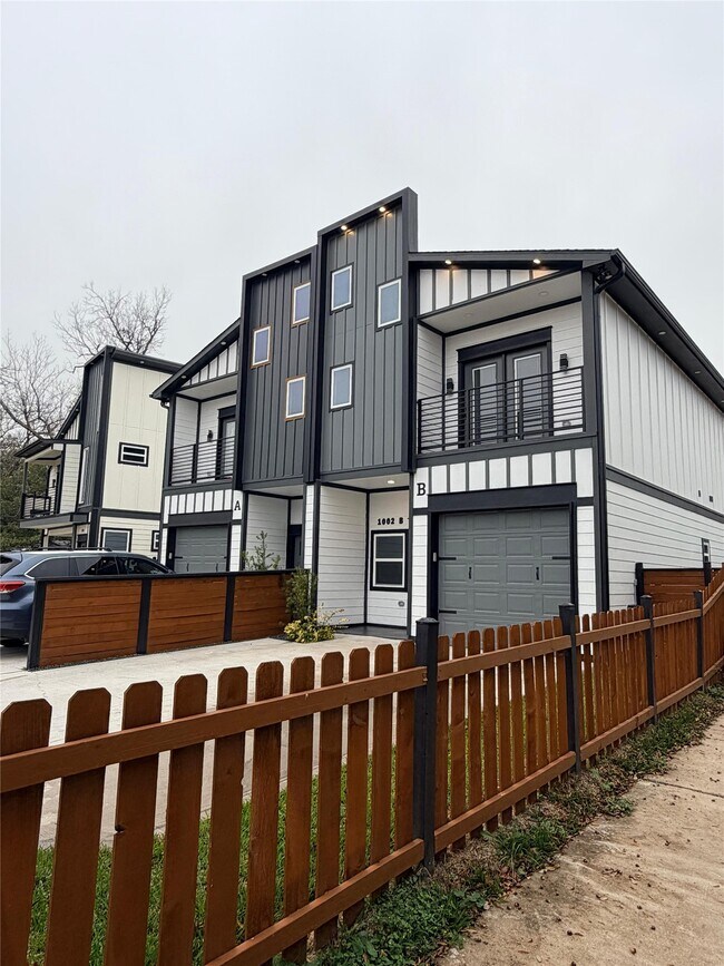 Foto del edificio - 1002 Natchez Ave