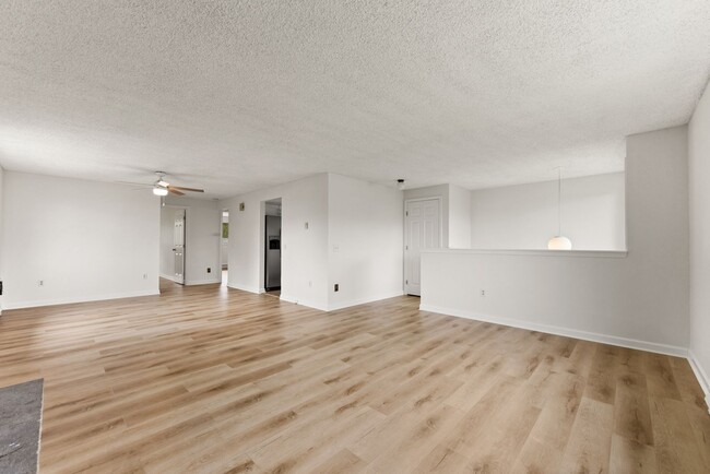 Building Photo - Newly updated 4 Bedroom 2 Bath single fami...